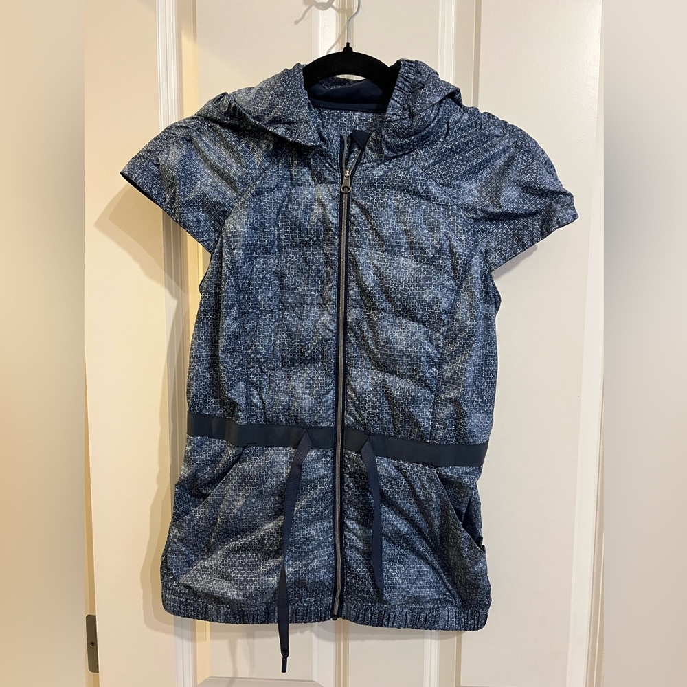 Lululemon Spring fling puffy down vest. Size 4.